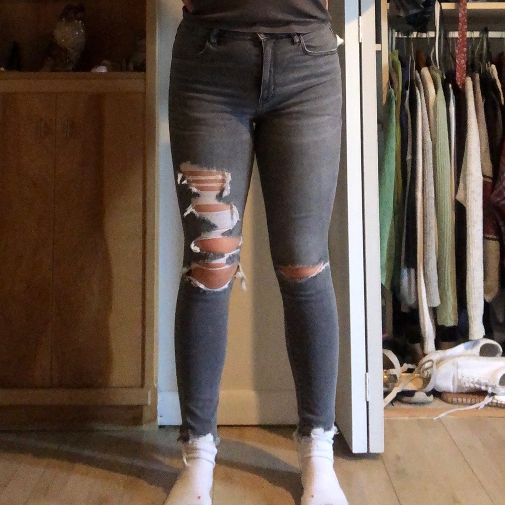 Gray American Eagle High Rise Jeggings (size 8-10)